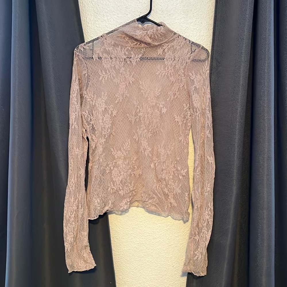 FREE PEOPLE!! Beautiful lavender lace top! Medium